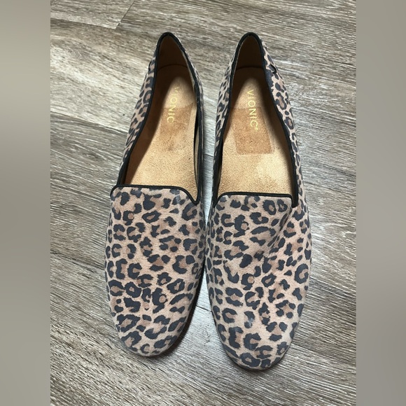 Vionic Women's Willa Leopard Print Suede Loafers size 11 - Picture 1 of 12